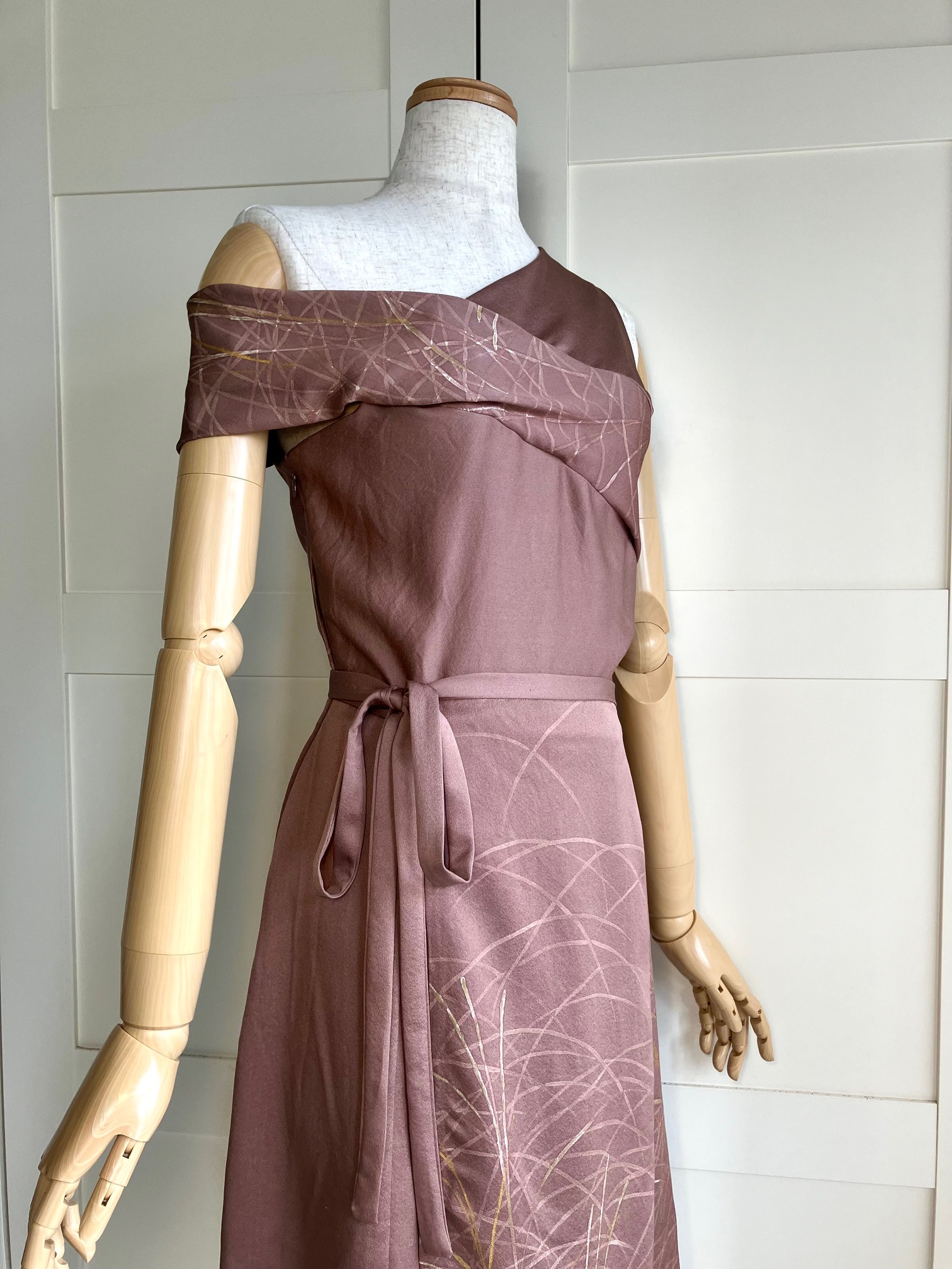 Marumi dress オリジナル着物リメイク  アシンメトリーデザイン　ワンショルダー風　ドレープネック 巻き付きスカート風　Aライン　ドレス