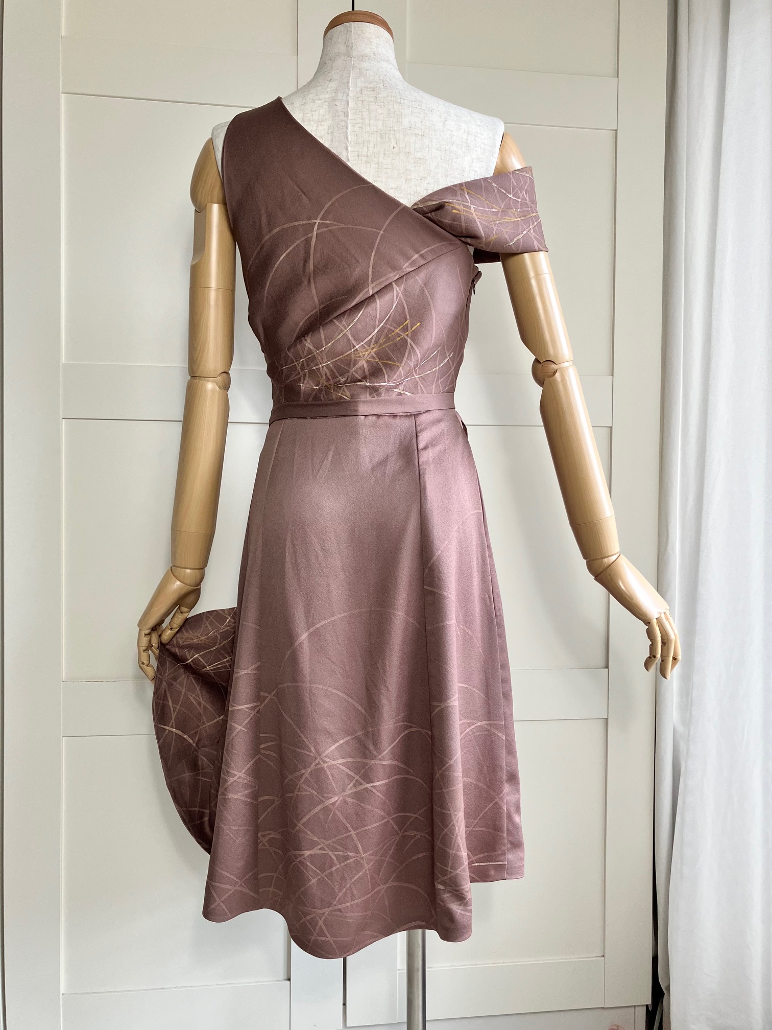 Marumi dress オリジナル着物リメイク  アシンメトリーデザイン　ワンショルダー風　ドレープネック 巻き付きスカート風　Aライン　ドレス