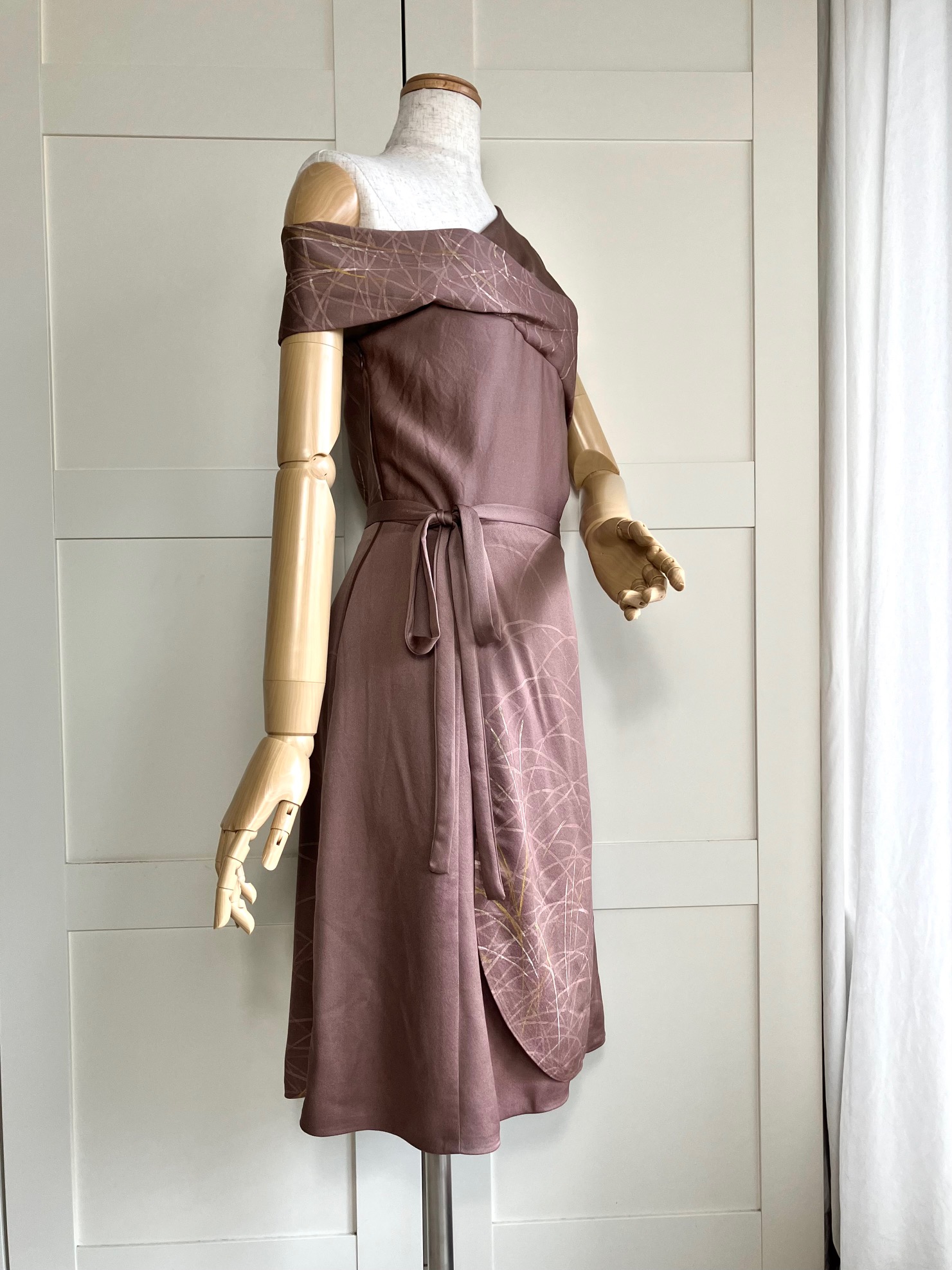 Marumi dress オリジナル着物リメイク  アシンメトリーデザイン　ワンショルダー風　ドレープネック 巻き付きスカート風　Aライン　ドレス