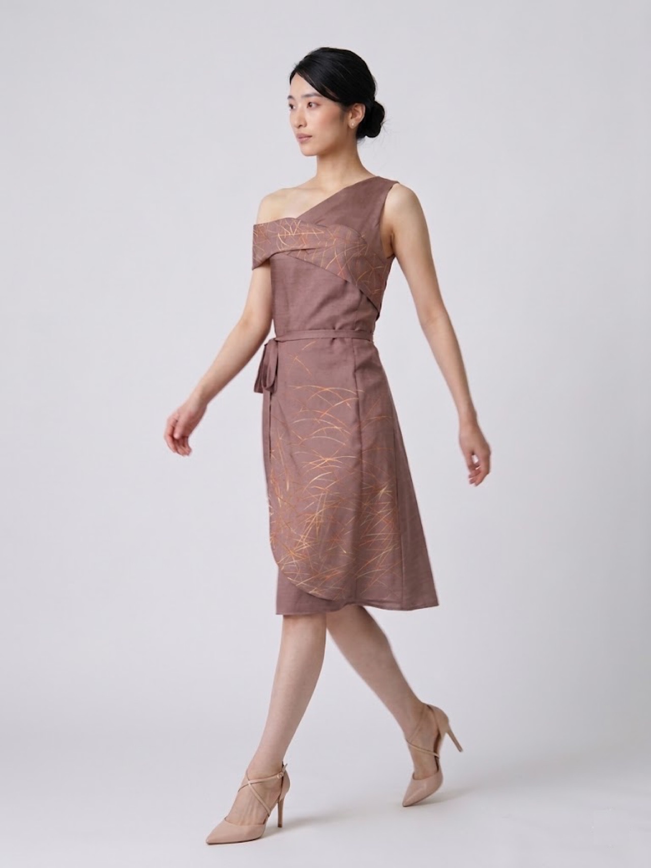 Marumi dress オリジナル着物リメイク  アシンメトリーデザイン　ワンショルダー風　ドレープネック 巻き付きスカート風　Aライン　ドレス