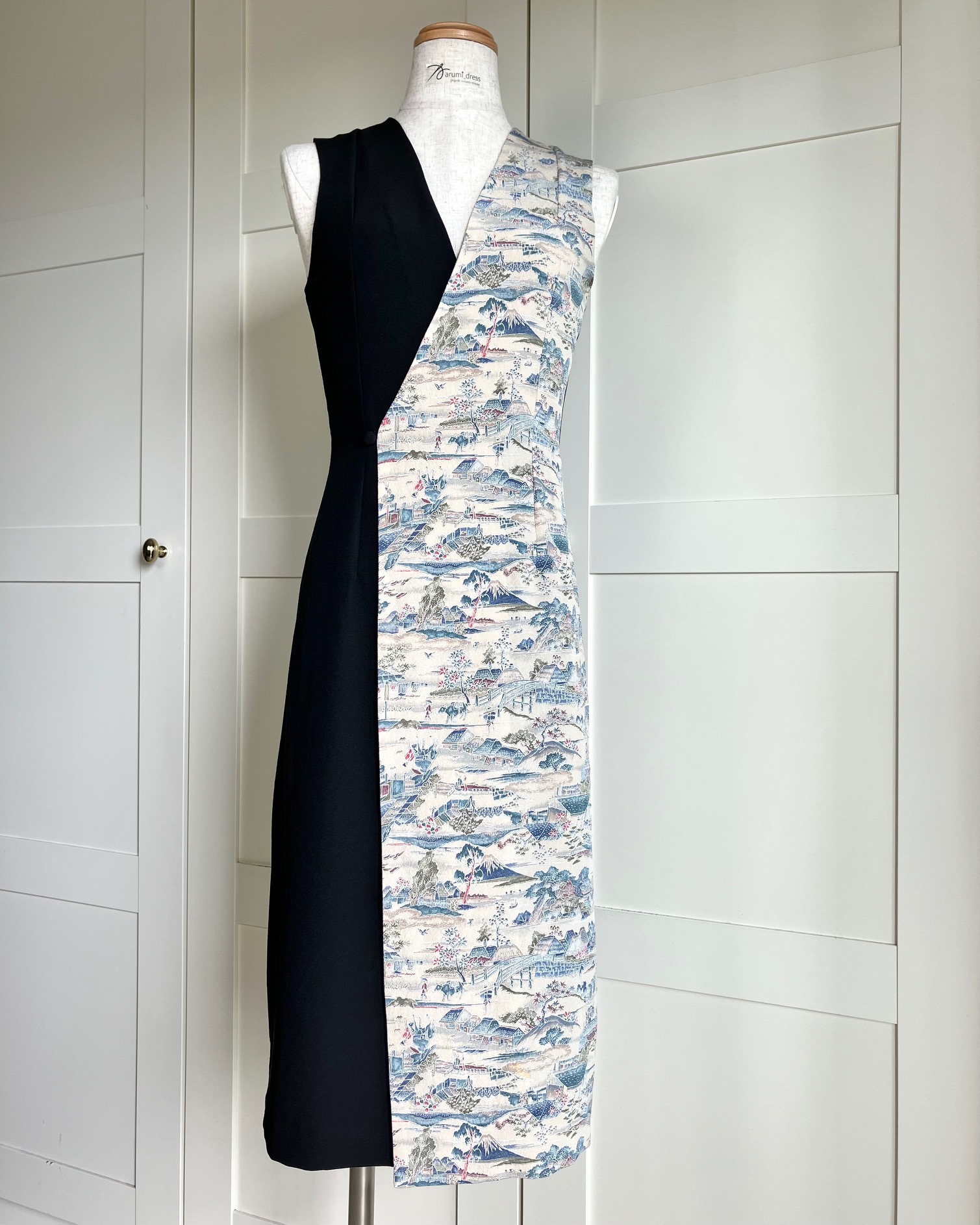 Marumi dress オリジナル着物リメイク アシンメトリーラップスタイルドレス　袖なし　（帯風ベルト＆タッセル付き)