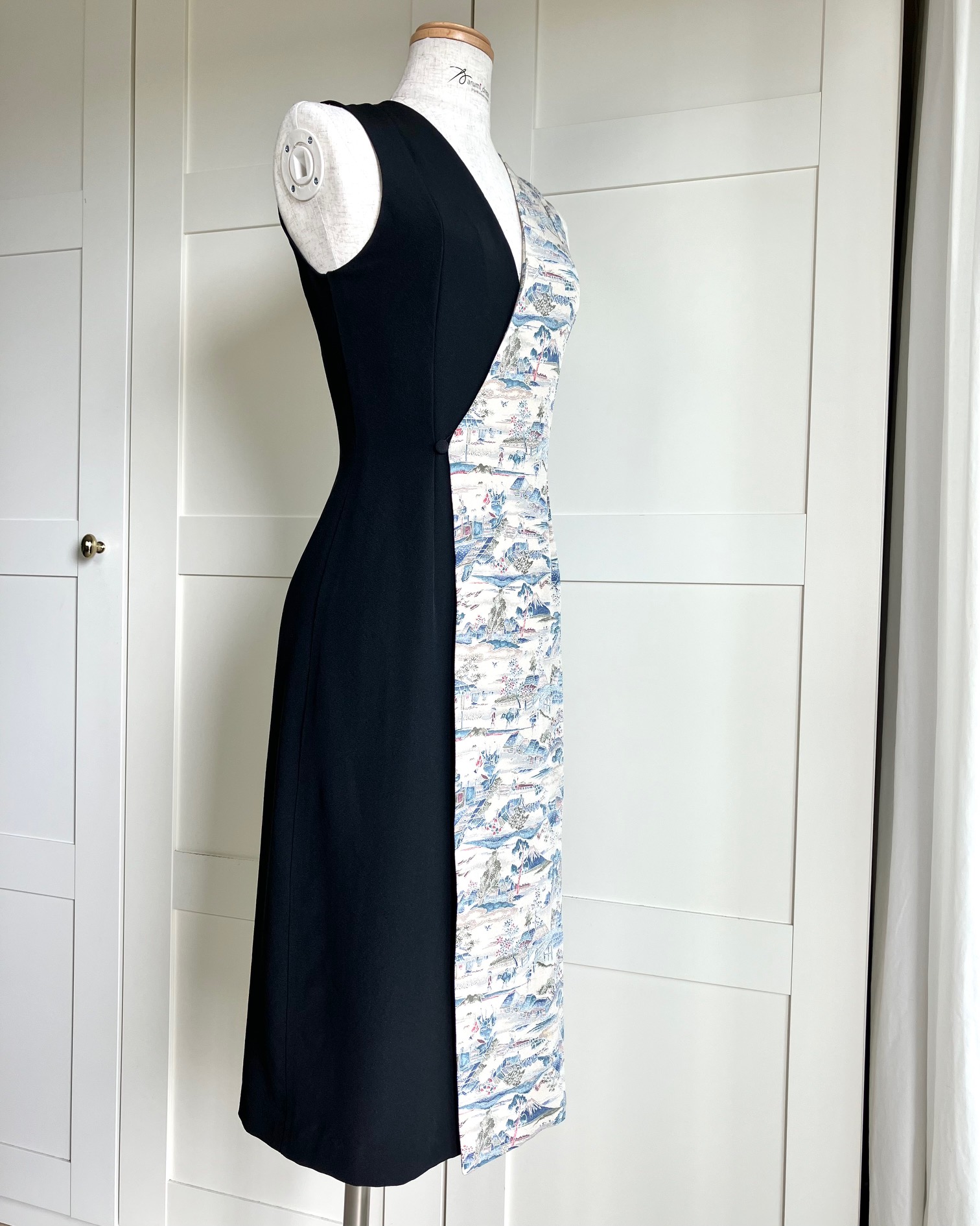 Marumi dress オリジナル着物リメイク アシンメトリーラップスタイルドレス　袖なし　（帯風ベルト＆タッセル付き)
