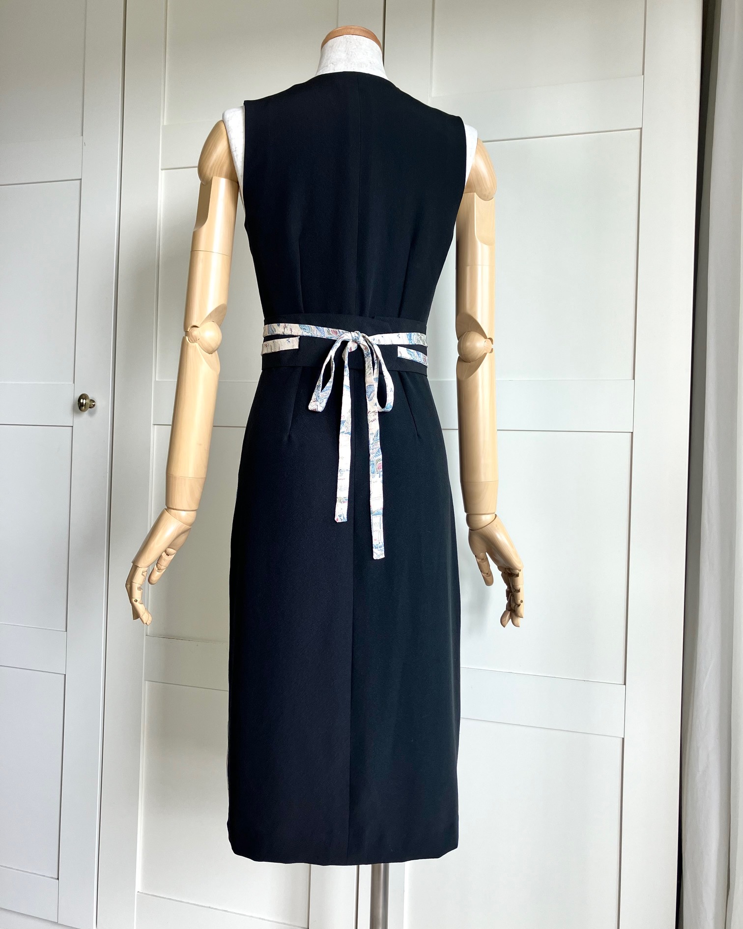 Marumi dress オリジナル着物リメイク アシンメトリーラップスタイルドレス　袖なし　（帯風ベルト＆タッセル付き)